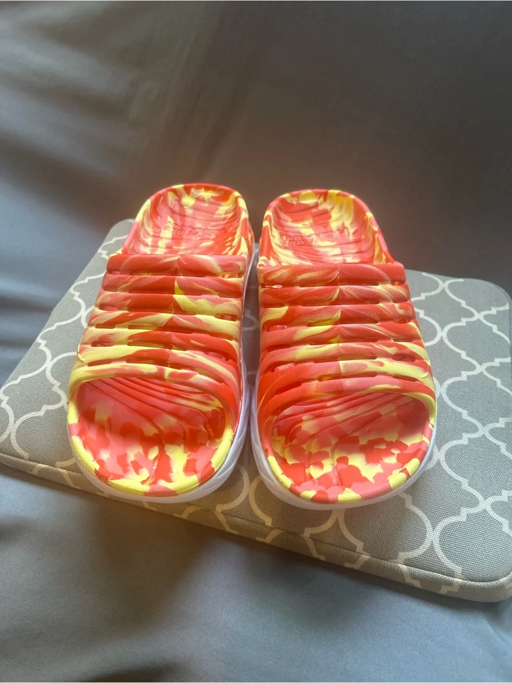 HOKA ONE ONE ORA Recovery Slide (LIKE NEW) (Sz 8 M / 10 W)